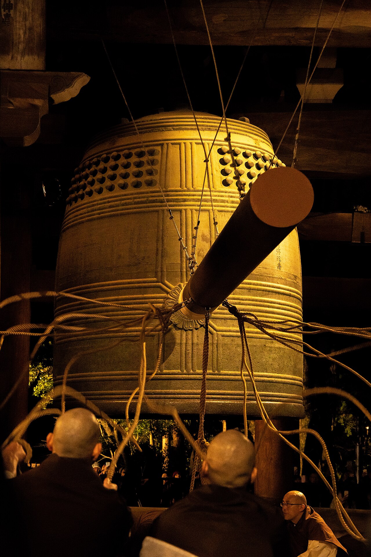 Chion-in - Monks ringing Chion-in's great bell in Kyoto on New Year's Eve