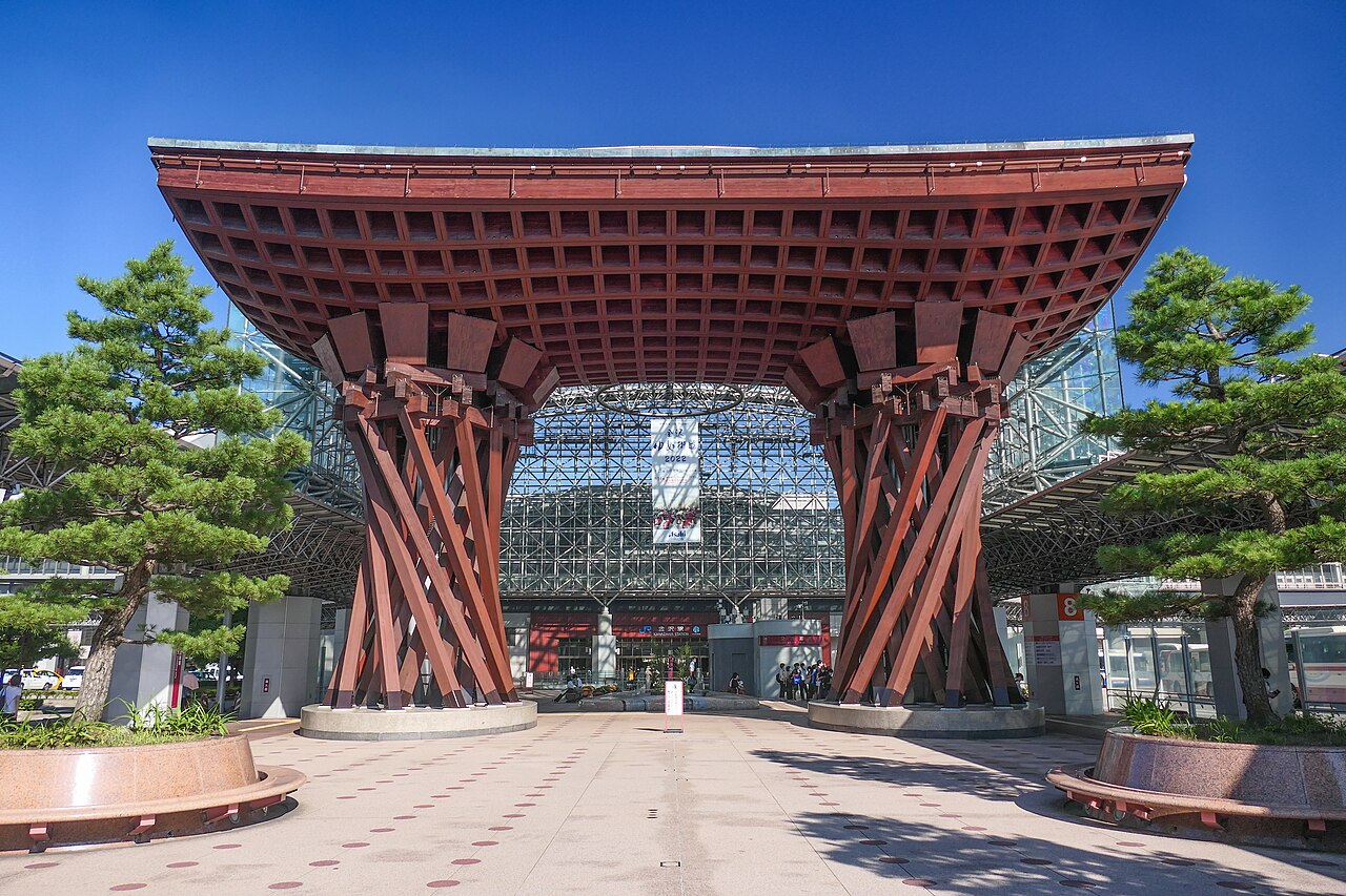 Kanazawa Station - The wooden Tsuzumi-mon gate
