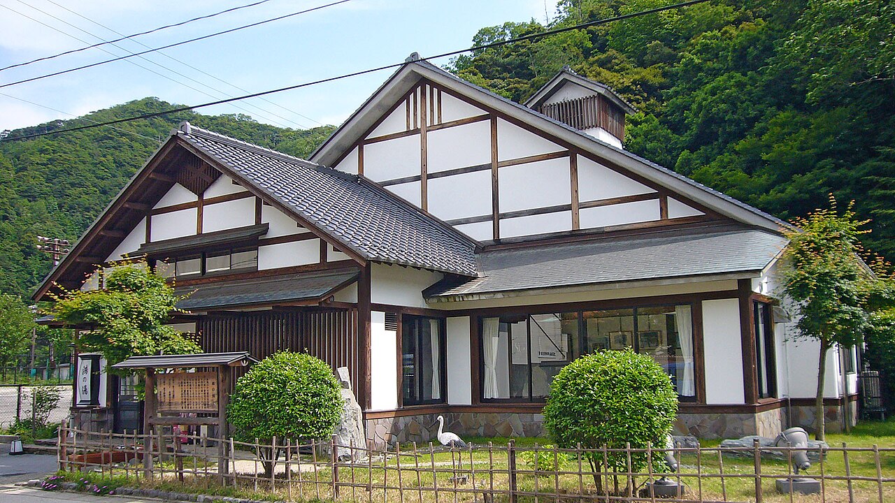 Kono-yu - Kinosaki's oldest bathhouse at the foot of the mountain near the ropeway