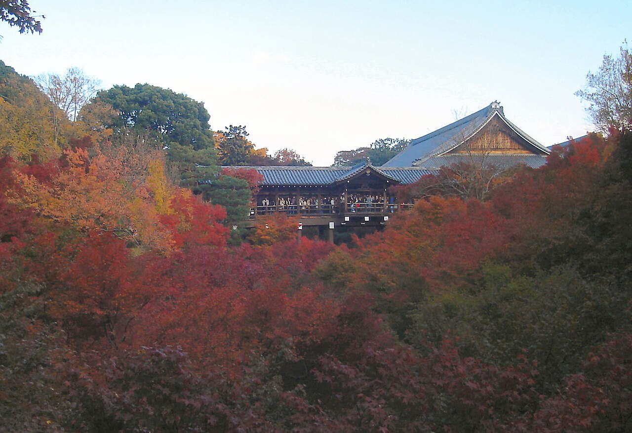Tofukuji - Autumn maples below the Tsutenkyo bridge at Tofukuji in Kyoto
