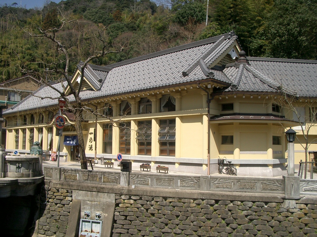Ichino-yu - Kinosaki's kabuki-style bathhouse facade on the main canal street